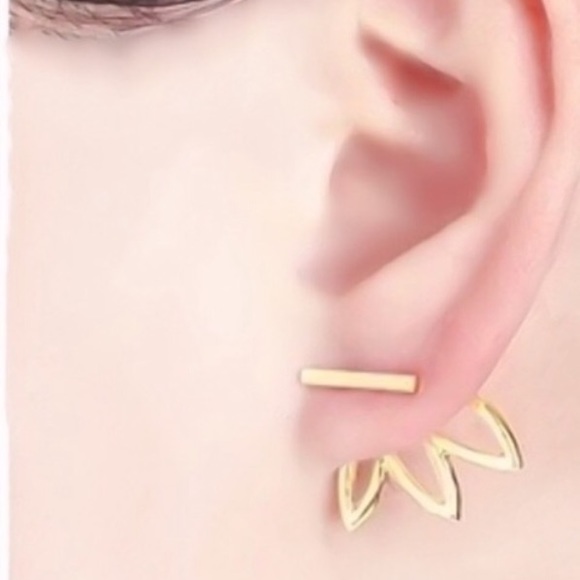 Multiwear Lotus Bar Cuff Earring in Gold Tone - Picture 4 of 5